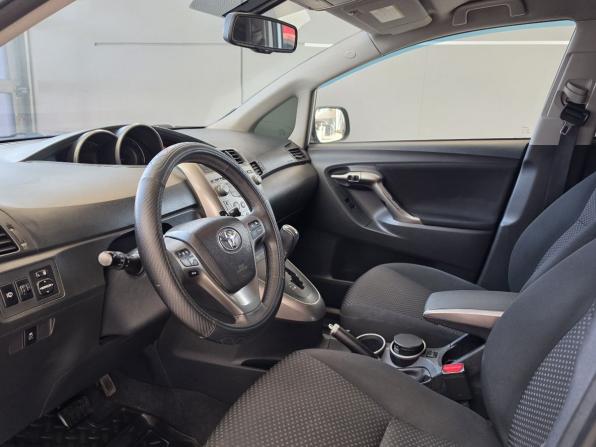 Toyota Verso I с пробегом 2010 года, цена 1 099 000 рублей, 246805 км, компактвэн, Автокод Объявления