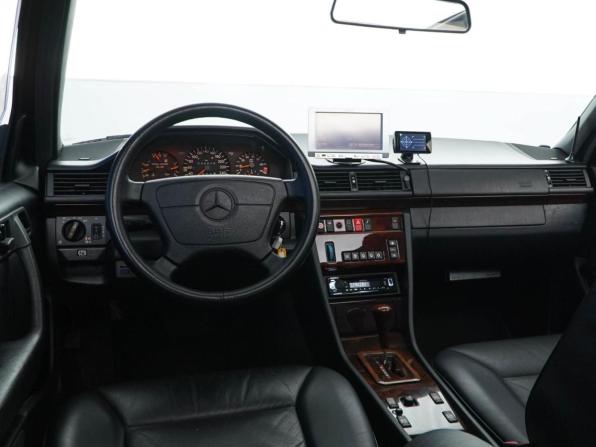Mercedes-Benz E-Класс I (W124) с пробегом 1993 года, цена 5 350 000 рублей, 30276 км, седан, Автокод Объявления