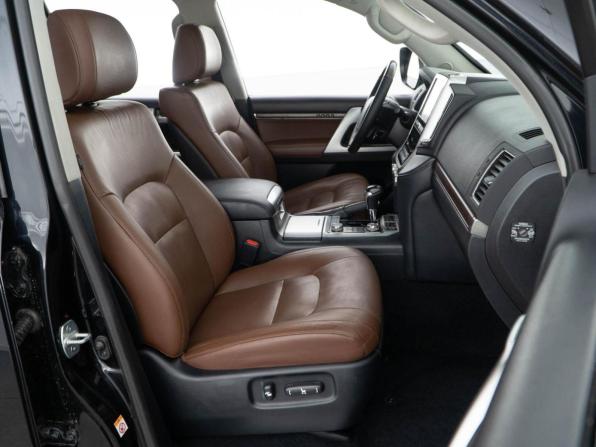 Toyota Land Cruiser 200 Series Рестайлинг 2 с пробегом 2017 года, цена 5 131 900 рублей, 220134 км, внедорожник, Автокод Объявления