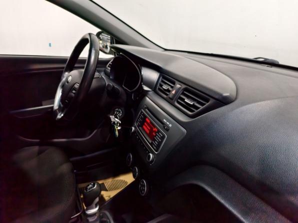 Kia Rio III Рестайлинг с пробегом 2015 года, цена 1 095 000 рублей, 100027 км, седан, Автокод Объявления