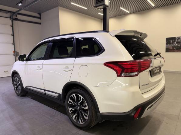 Mitsubishi Outlander III Рестайлинг 3 с пробегом 2021 года, цена 2 499 000 рублей, 46125 км, внедорожник, Автокод Объявления