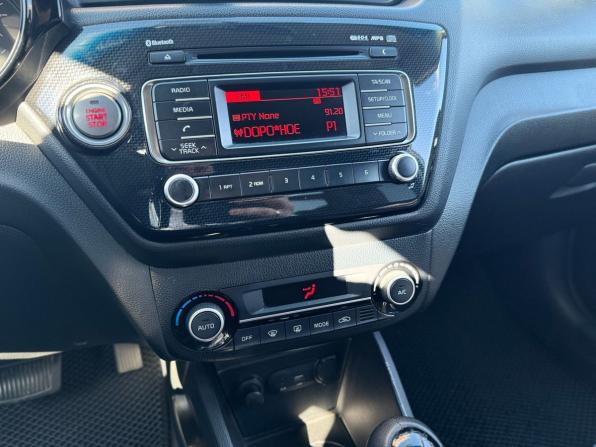 Kia Rio III Рестайлинг с пробегом 2016 года, цена 1 090 000 рублей, 201295 км, седан, Автокод Объявления