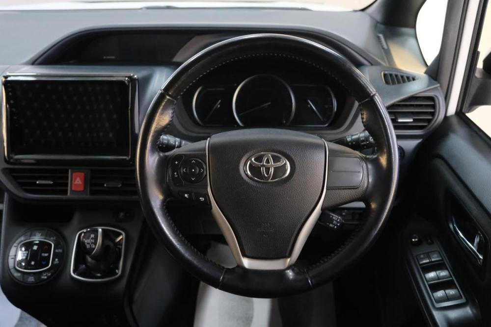 Toyota Voxy III (R80) Омск  - изображение 12