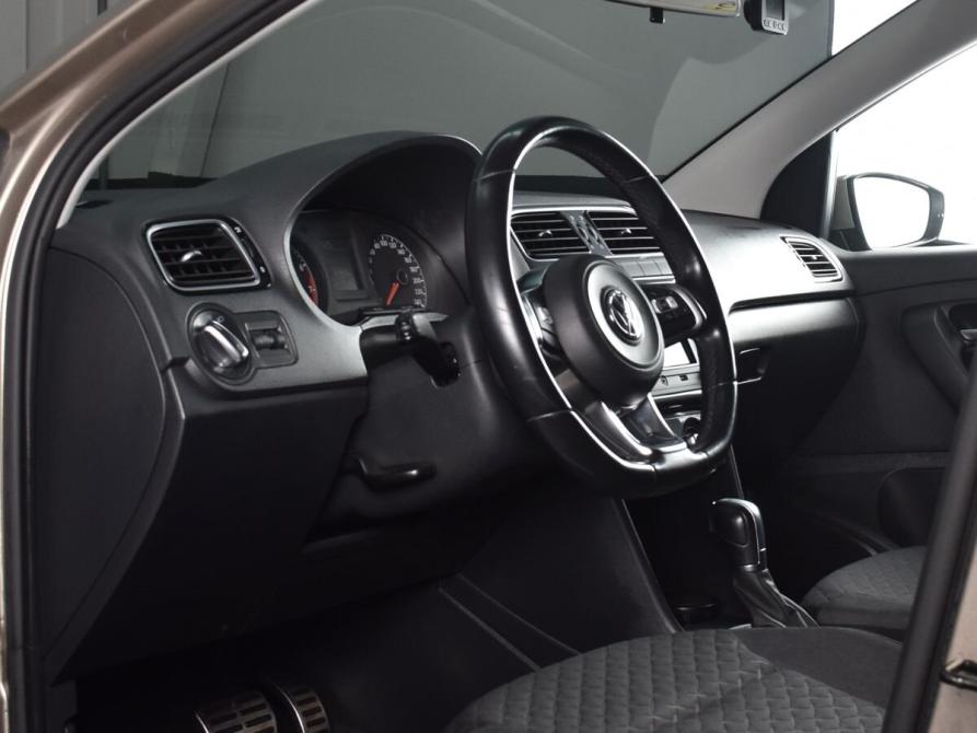 Volkswagen Polo V Рестайлинг Кемерово  - изображение 6