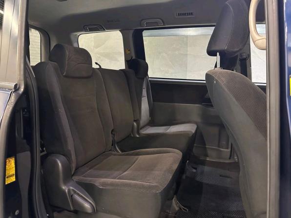 Toyota Voxy II (R70) с пробегом 2009 года, цена 1 099 000 рублей, 292029 км, минивэн, Автокод Объявления