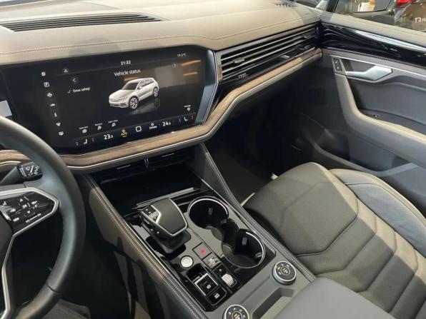 Volkswagen Touareg III Рестайлинг с пробегом 2025 года, цена 8 390 000 рублей, 15 км, внедорожник, Автокод Объявления