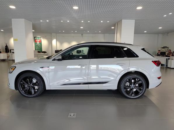Audi e-tron I с пробегом 2020 года, цена 5 355 000 рублей, 19648 км, внедорожник, Автокод Объявления