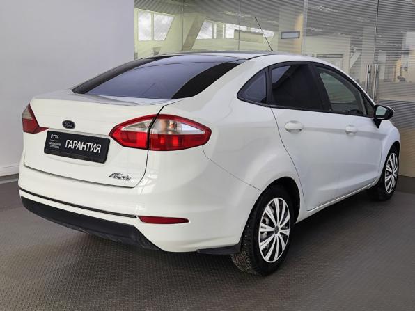 Ford Fiesta Mk6 Рестайлинг с пробегом 2015 года, цена 580 000 рублей, 195180 км, седан, Автокод Объявления