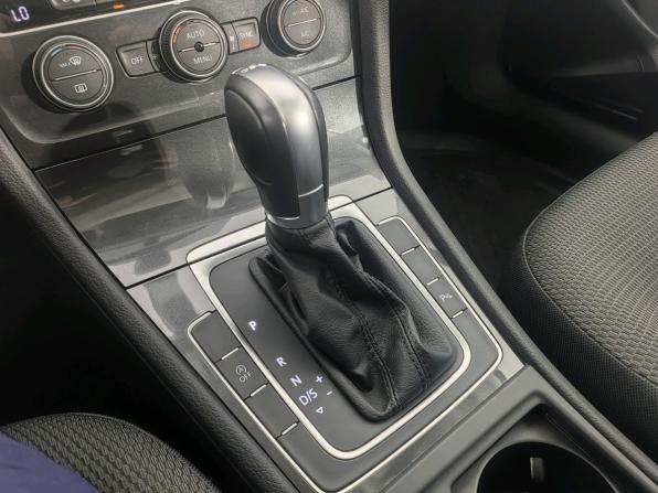 Volkswagen Golf VII Рестайлинг с пробегом 2018 года, цена 1 650 000 рублей, 152175 км, хэтчбек, Автокод Объявления