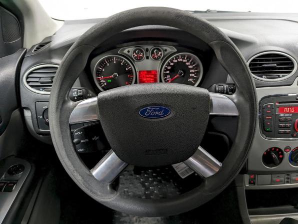 Ford Focus II Рестайлинг с пробегом 2010 года, цена 590 000 рублей, 199500 км, седан, Автокод Объявления