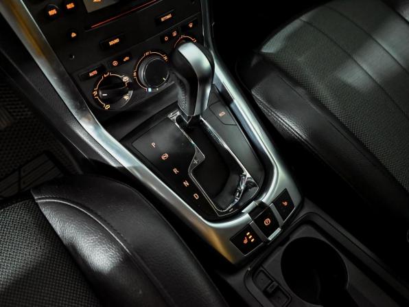 Opel Antara I Рестайлинг с пробегом 2013 года, цена 1 300 000 рублей, 177405 км, внедорожник, Автокод Объявления