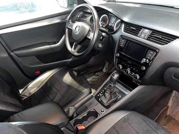 Skoda Octavia III (A7) Рестайлинг с пробегом 2017 года, цена 1 745 000 рублей, 108000 км, лифтбек, Автокод Объявления