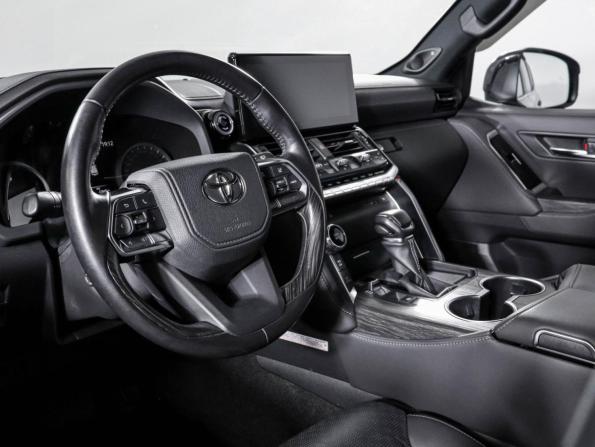 Toyota Land Cruiser 300 Series с пробегом 2021 года, цена 12 500 000 рублей, 27668 км, внедорожник, Автокод Объявления
