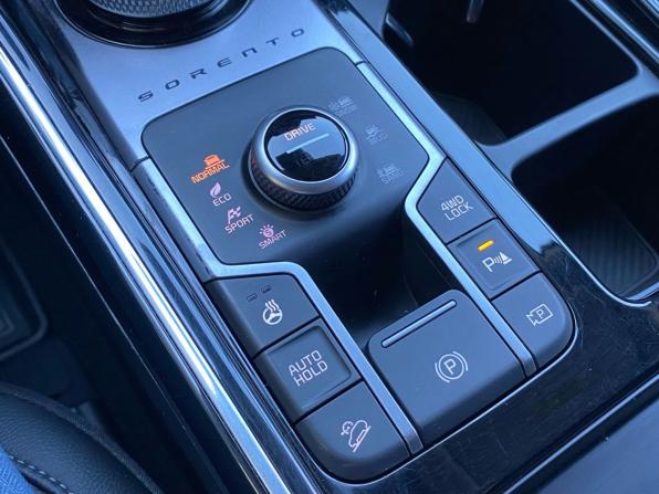 Kia Sorento IV Рестайлинг с пробегом 2024 года, цена 4 999 000 рублей, 37212 км, внедорожник, Автокод Объявления