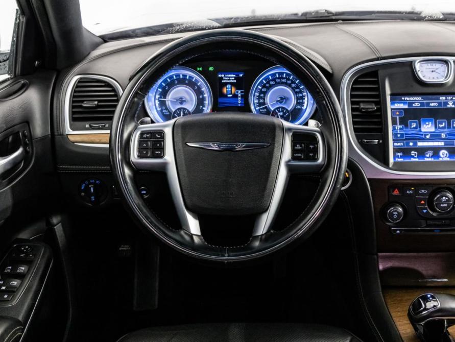 Chrysler 300C II Санкт-Петербург  - изображение 16