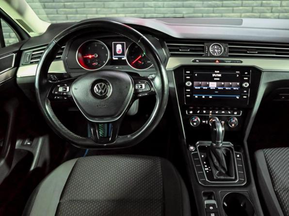 Volkswagen Passat B8 с пробегом 2017 года, цена 1 745 000 рублей, 198761 км, седан, Автокод Объявления