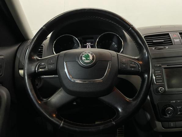 Skoda Yeti I с пробегом 2013 года, цена 899 000 рублей, 256406 км, внедорожник, Автокод Объявления