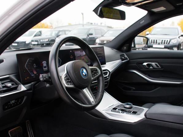 BMW 3 серии VII (G2x) Рестайлинг с пробегом 2022 года, цена 4 993 000 рублей, 43200 км, седан, Автокод Объявления