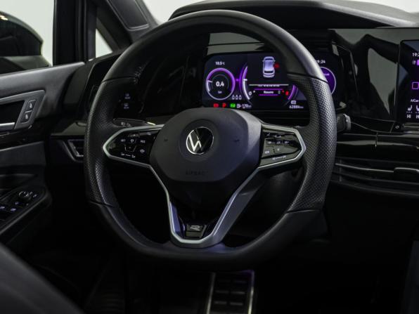 Volkswagen Golf VIII с пробегом 2022 года, цена 3 199 000 рублей, 62900 км, хэтчбек, Автокод Объявления
