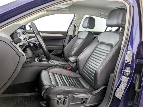 Volkswagen Passat B8 с пробегом 2019 года, цена 2 400 000 рублей, 128087 км, седан, Автокод Объявления