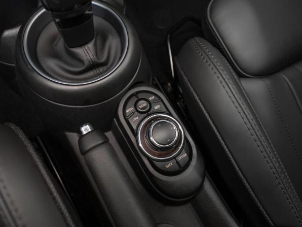 Mini Hatch III (F55/F56) Рестайлинг 2 с пробегом 2022 года, цена 3 860 000 рублей, 17160 км, хэтчбек, Автокод Объявления
