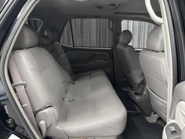 Toyota Sequoia I Рестайлинг с пробегом 2005 года, цена 1 850 000 рублей, 230000 км, внедорожник, Автокод Объявления