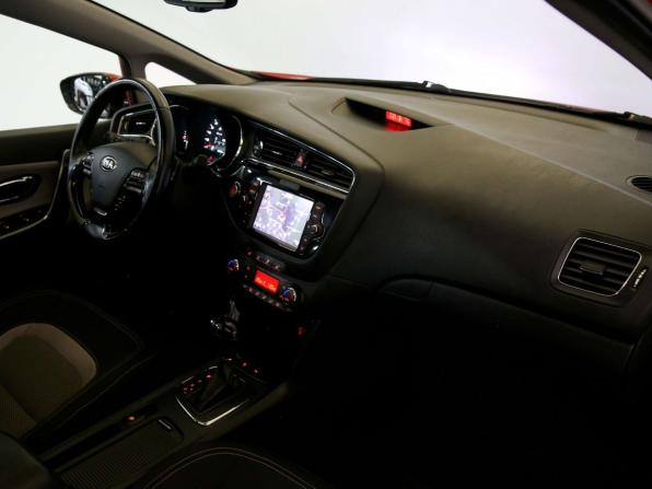 Kia Ceed II Рестайлинг с пробегом 2016 года, цена 1 090 000 рублей, 130381 км, хэтчбек, Автокод Объявления
