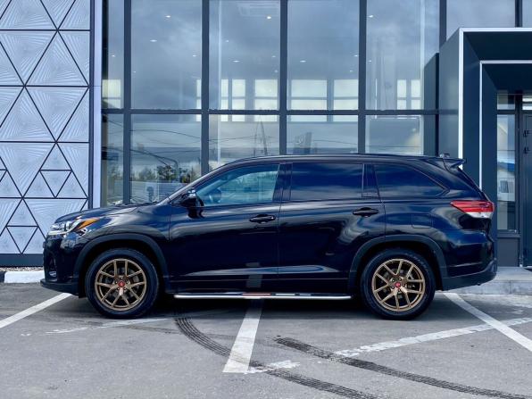 Toyota Highlander IV (XU70) с пробегом 2025 года, цена 3 999 000 рублей, 77104 км, внедорожник, Автокод Объявления