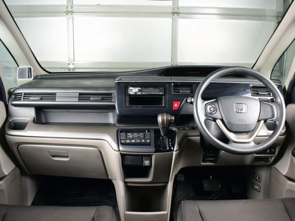 Honda Stepwgn V с пробегом 2017 года, цена 1 655 999 рублей, 202012 км, минивэн, Автокод Объявления