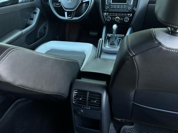 Volkswagen Jetta VI Рестайлинг с пробегом 2014 года, цена 1 350 000 рублей, 131141 км, седан, Автокод Объявления