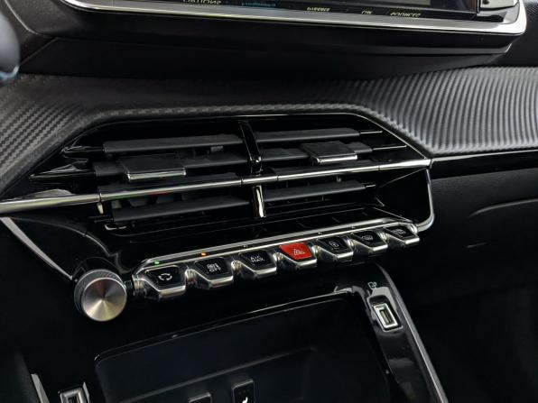 Peugeot 2008 II с пробегом 2021 года, цена 2 025 000 рублей, 13039 км, внедорожник, Автокод Объявления