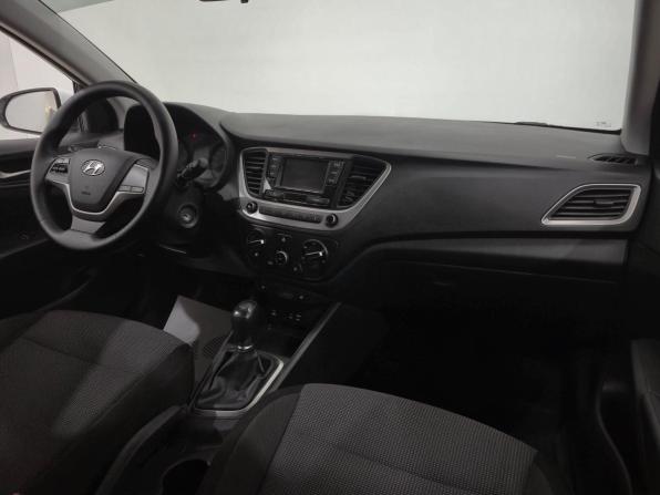 Hyundai Solaris II с пробегом 2017 года, цена 1 080 000 рублей, 160142 км, седан, Автокод Объявления