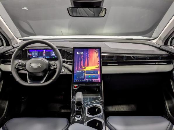 Geely Atlas II с пробегом 2025 года, цена 3 330 000 рублей, 2623 км, внедорожник, Автокод Объявления