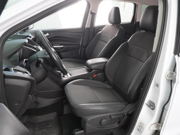 Ford Kuga II Рестайлинг с пробегом 2017 года, цена 1 299 000 рублей, 178049 км, внедорожник, Автокод Объявления