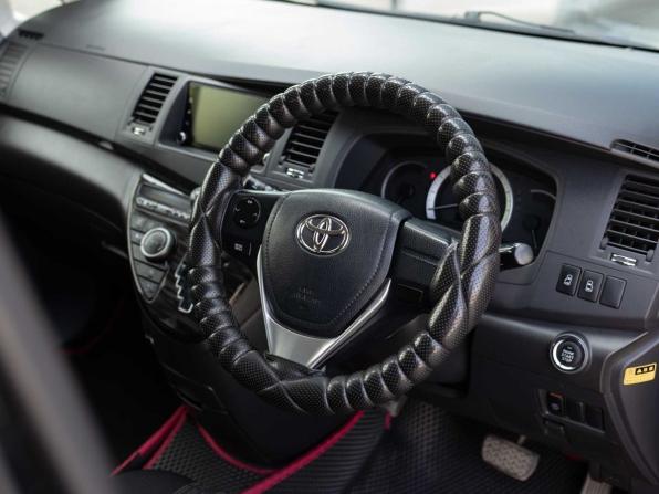 Toyota ISis I Рестайлинг с пробегом 2012 года, цена 1 350 000 рублей, 134000 км, компактвэн, Автокод Объявления