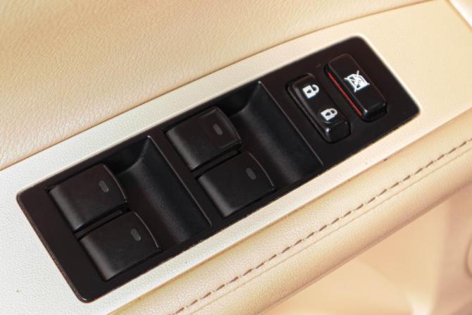 Lexus ES VI с пробегом 2014 года, цена 2 649 000 рублей, 261000 км, седан, Автокод Объявления