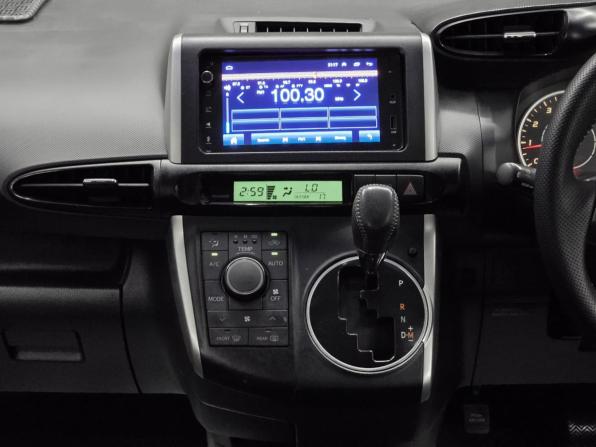 Toyota Wish II с пробегом 2010 года, цена 1 070 000 рублей, 213000 км, минивэн, Автокод Объявления