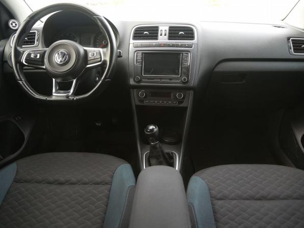 Volkswagen Polo V Рестайлинг с пробегом 2019 года, цена 972 000 рублей, 141000 км, седан, Автокод Объявления