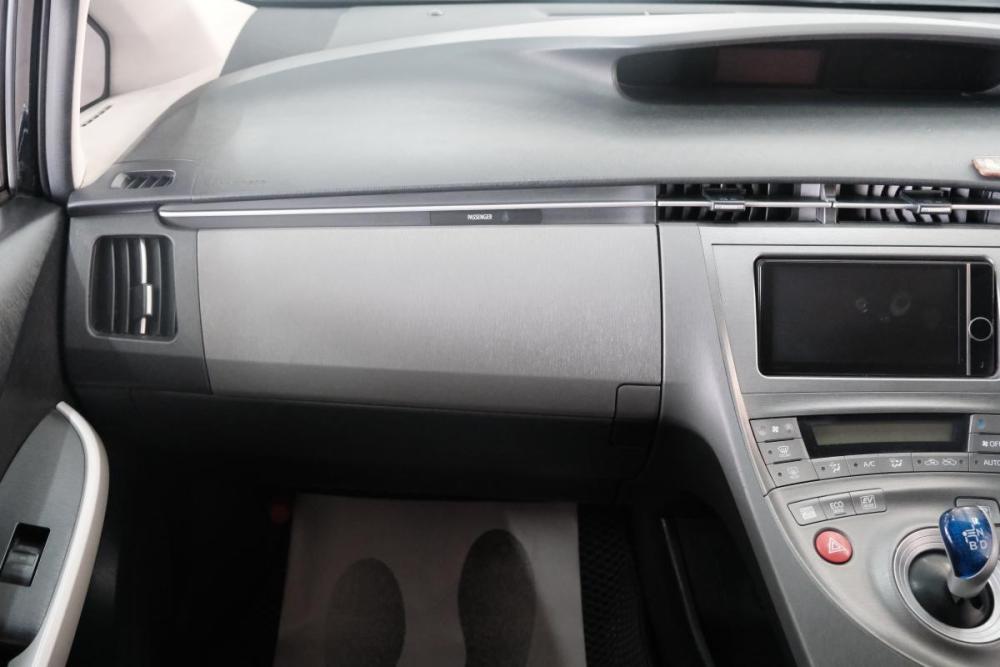Toyota Prius III Рестайлинг (XW30) Омск  - изображение 22