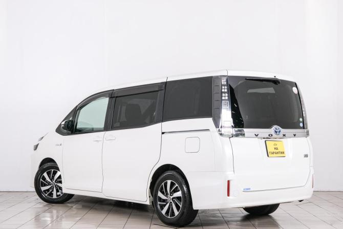 Toyota Voxy III (R80) с пробегом 2015 года, цена 1 649 000 рублей, 244000 км, минивэн, Автокод Объявления