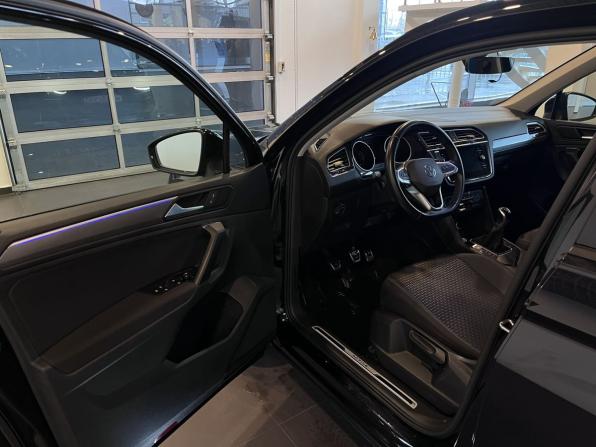 Volkswagen Tiguan II Рестайлинг с пробегом 2022 года, цена 2 540 000 рублей, 55427 км, внедорожник, Автокод Объявления