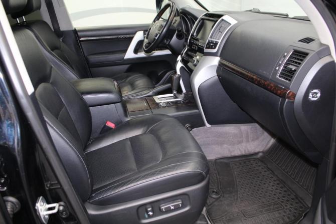 Toyota Land Cruiser 200 Series Рестайлинг 1 с пробегом 2013 года, цена 3 569 000 рублей, 351564 км, внедорожник, Автокод Объявления