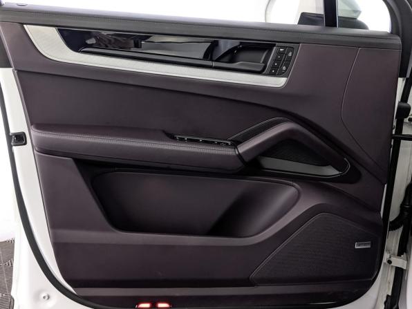 Porsche Cayenne III Рестайлинг с пробегом 2024 года, цена 15 350 000 рублей, 6692 км, внедорожник, Автокод Объявления