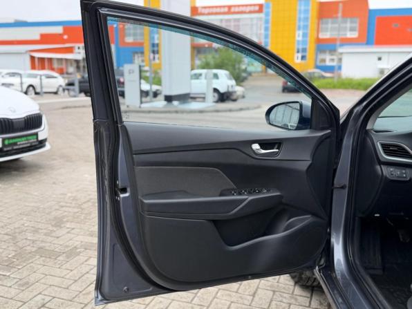Hyundai Solaris II с пробегом 2017 года, цена 1 300 000 рублей, 105965 км, седан, Автокод Объявления