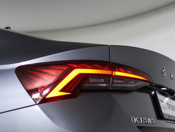 Skoda Octavia IV (A8) с пробегом 2021 года, цена 2 241 000 рублей, 63880 км, лифтбек, Автокод Объявления