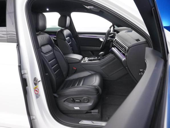 Volkswagen Touareg III с пробегом 2018 года, цена 4 790 055 рублей, 102948 км, внедорожник, Автокод Объявления