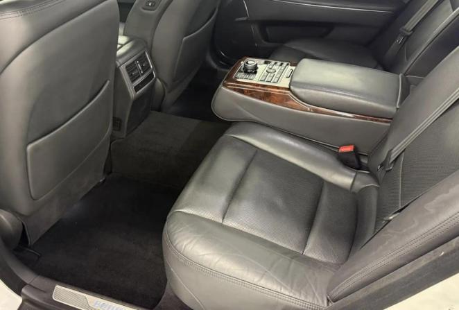 Hyundai Equus II Рестайлинг с пробегом 2013 года, цена 1 390 000 рублей, 172143 км, седан, Автокод Объявления