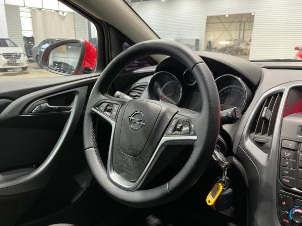 Opel Astra J Рестайлинг с пробегом 2013 года, цена 950 000 рублей, 117901 км, хэтчбек, Автокод Объявления