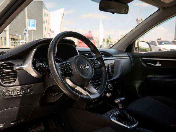 Kia Rio IV Рестайлинг с пробегом 2020 года, цена 1 774 000 рублей, 78981 км, седан, Автокод Объявления