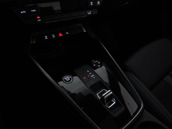 Audi A3 IV (8Y) с пробегом 2021 года, цена 2 450 000 рублей, 68513 км, хэтчбек, Автокод Объявления